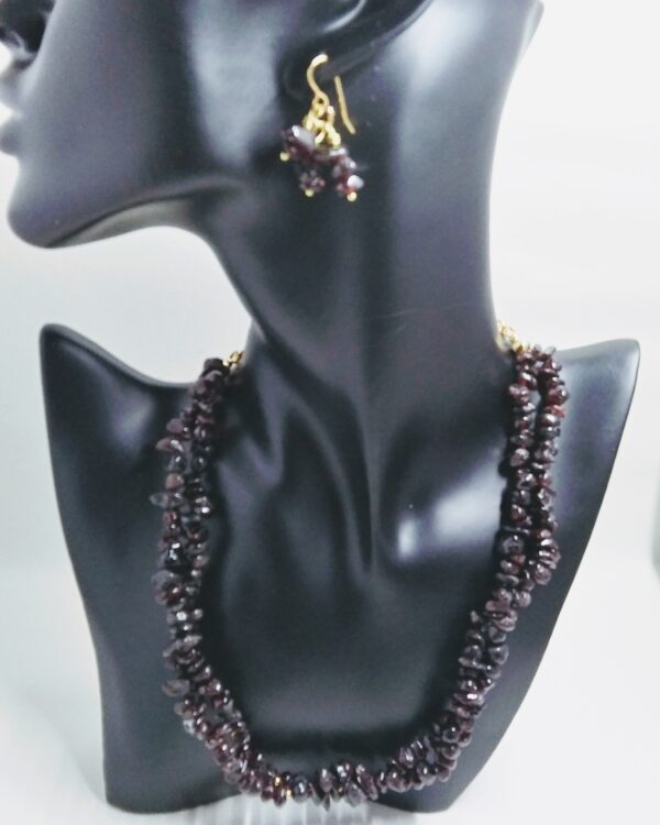 Ladies Garnet Chip Stone Necklace and Earrings Set