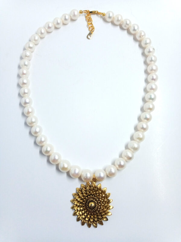 Perlicious! Freshwater Cultured Pearls and Daisy Pendant Necklace