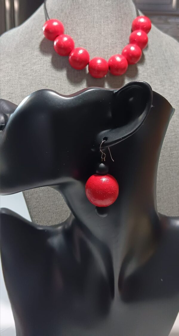 Black and Red Hand-painted Wooden Necklace Set (Sophisticated Elegance)